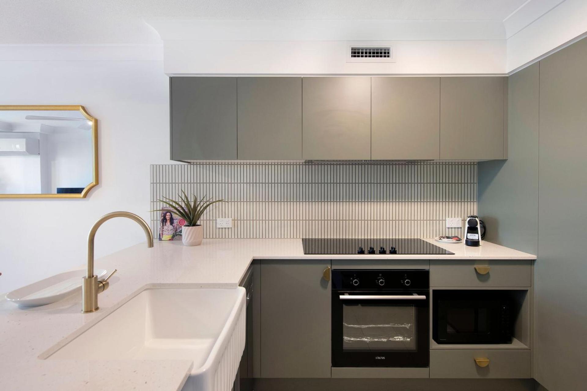 Bel Air Modern 1 Bedroom - Coasthm Gold Coast